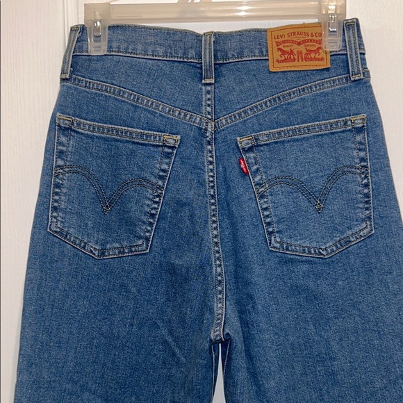 Levi's Women's Premium High Loose Taper Jeans, Size 27 x 27 - Picture 9 of 13